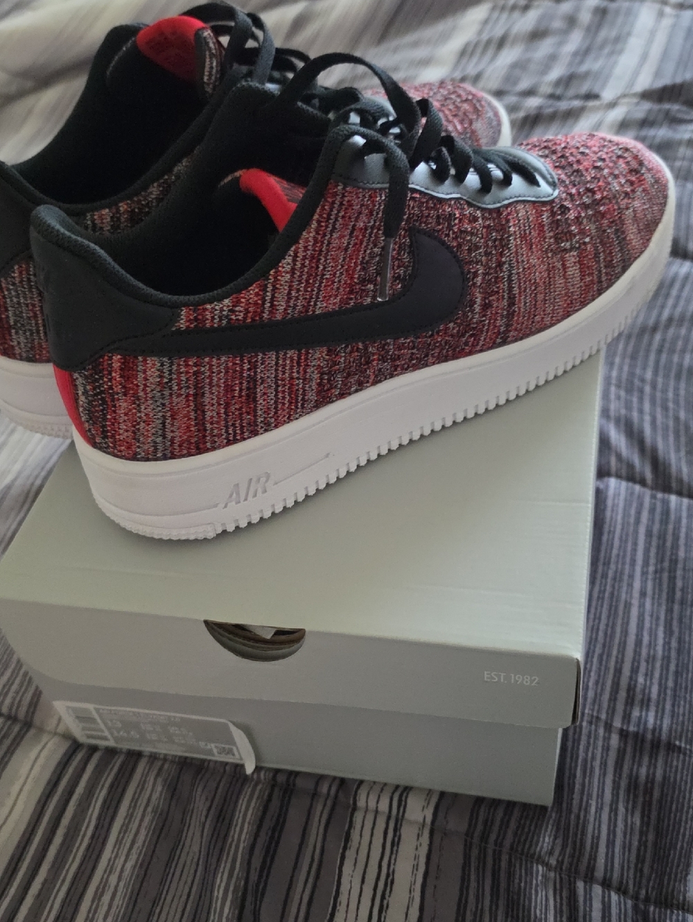 Nike Low-Top Air Force One FlyKnit Sneakers - Red/Black/White